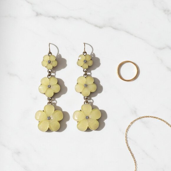 Vintage-inspired Floral Earrings with Cream Petals and Crystal Embellishments - Picture 1 of 4